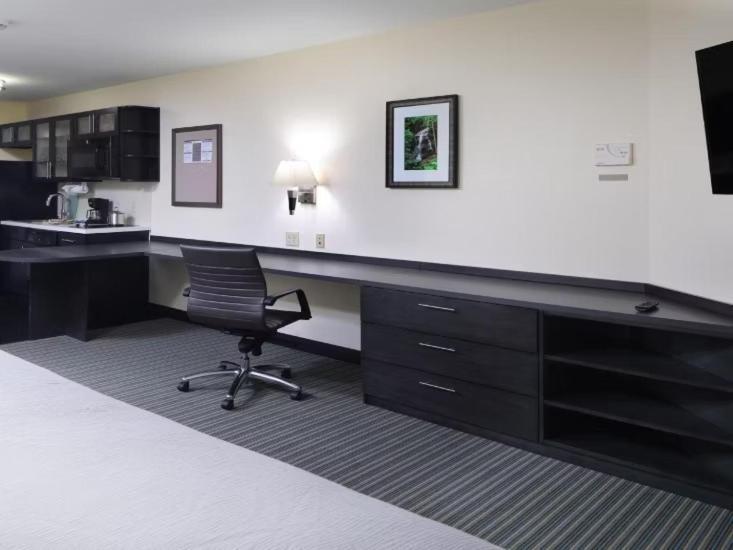 Candlewood Suites - Newark South - University Area By Ihg Экстерьер фото