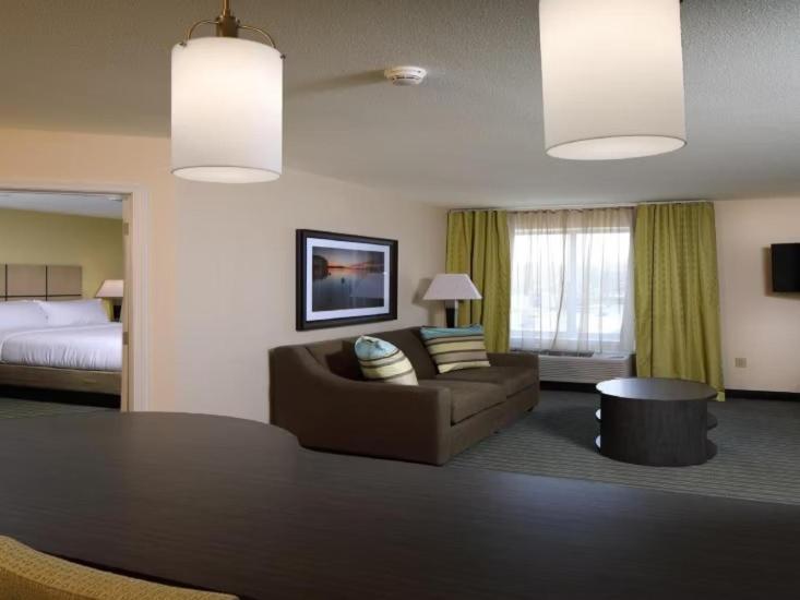 Candlewood Suites - Newark South - University Area By Ihg Экстерьер фото